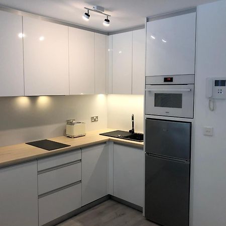 Cp High Floor Luxury Studio Sleeps 3 Gibraltar Exterior photo