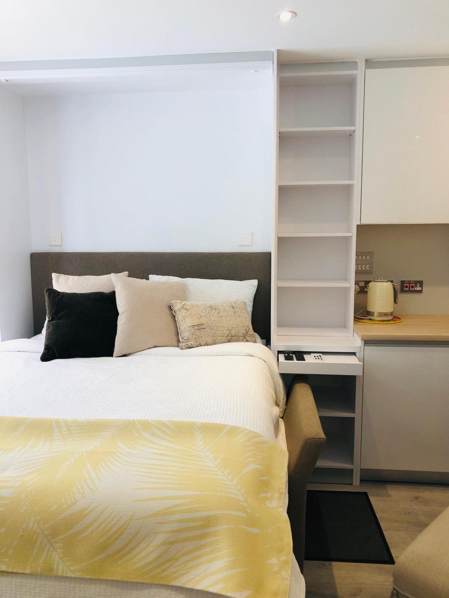 Cp High Floor Luxury Studio Sleeps 3 Gibraltar Exterior photo